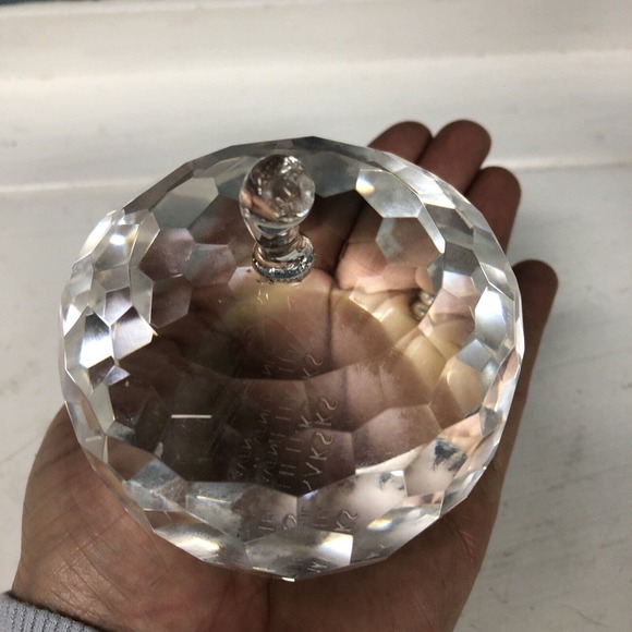 Saks Fifth Avenue CRYSTAL APPLE PAPERWEIGHT - Art Glass Teacher Gift - Picture 3 of 3